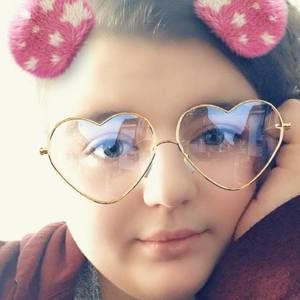 Meet your Posher, Michaela